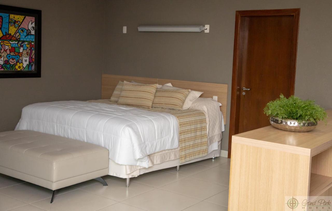 Hotel Grand Park กัมโปกรันเด ภายนอก รูปภาพ