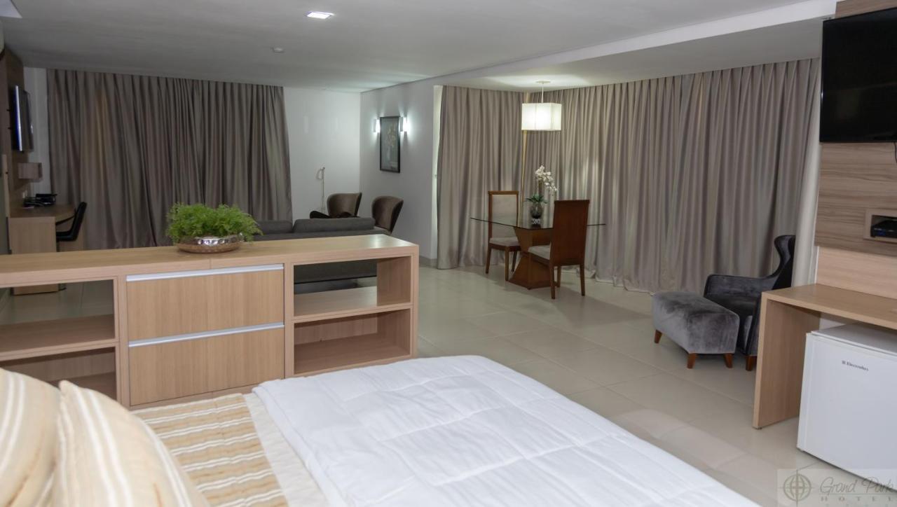 Hotel Grand Park กัมโปกรันเด ภายนอก รูปภาพ