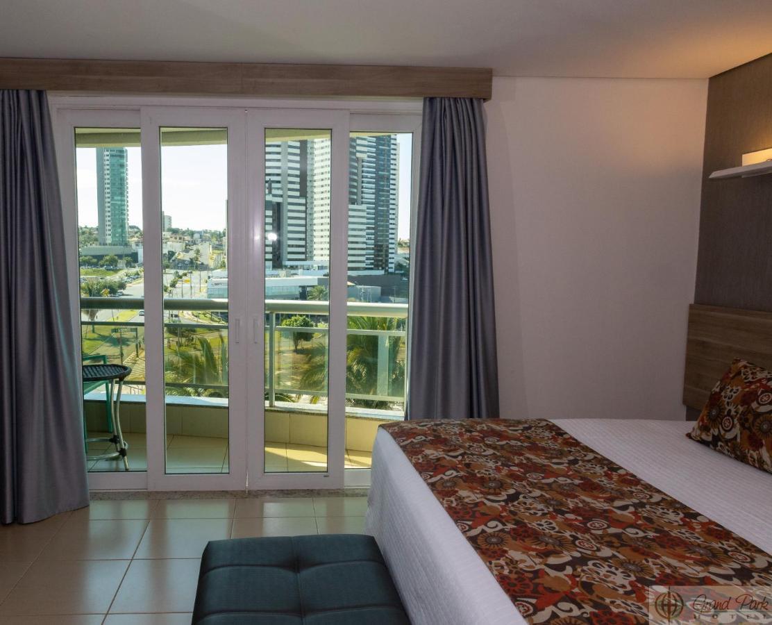 Hotel Grand Park กัมโปกรันเด ภายนอก รูปภาพ