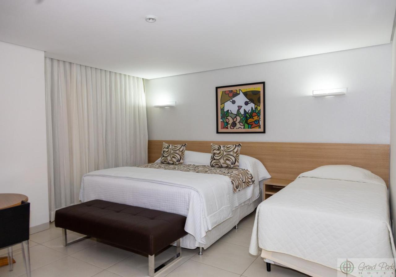 Hotel Grand Park กัมโปกรันเด ภายนอก รูปภาพ