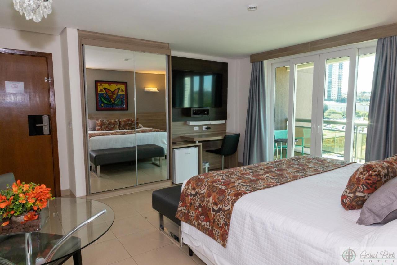 Hotel Grand Park กัมโปกรันเด ภายนอก รูปภาพ