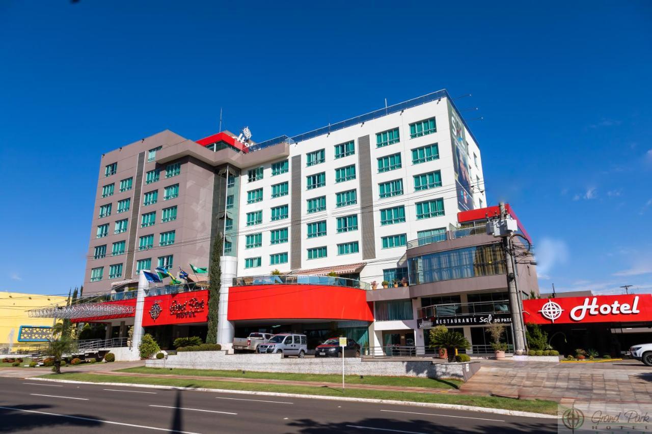 Hotel Grand Park กัมโปกรันเด ภายนอก รูปภาพ