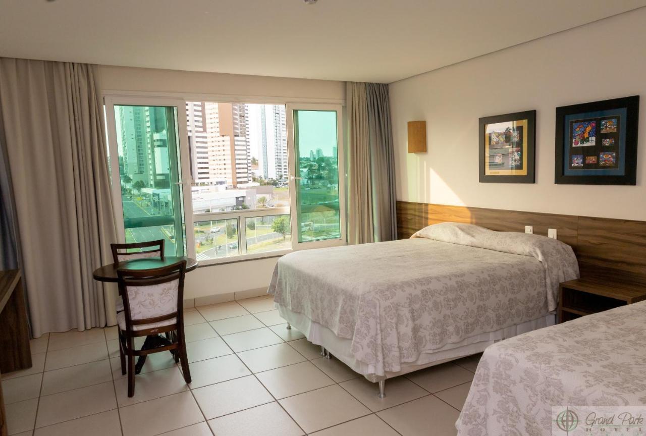 Hotel Grand Park กัมโปกรันเด ภายนอก รูปภาพ