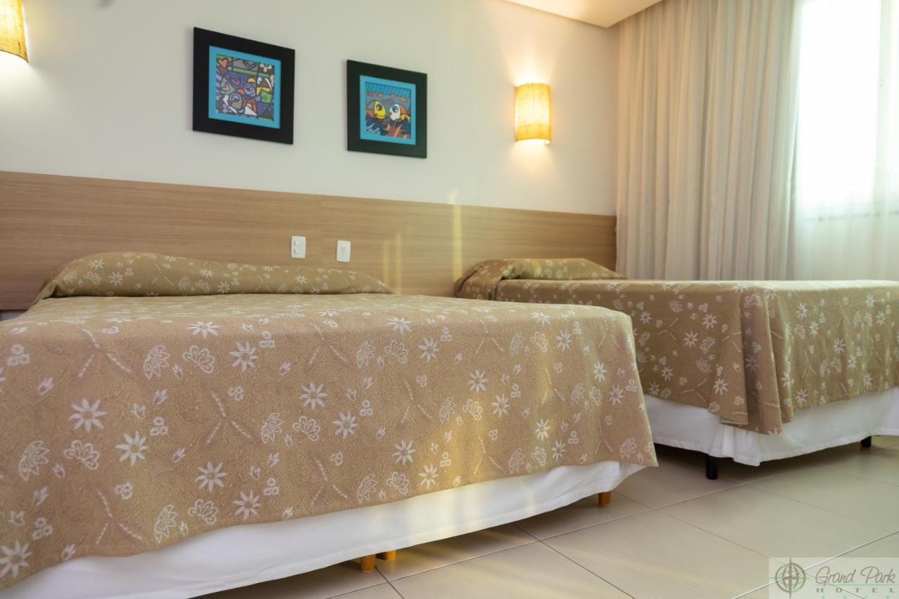 Hotel Grand Park กัมโปกรันเด ภายนอก รูปภาพ