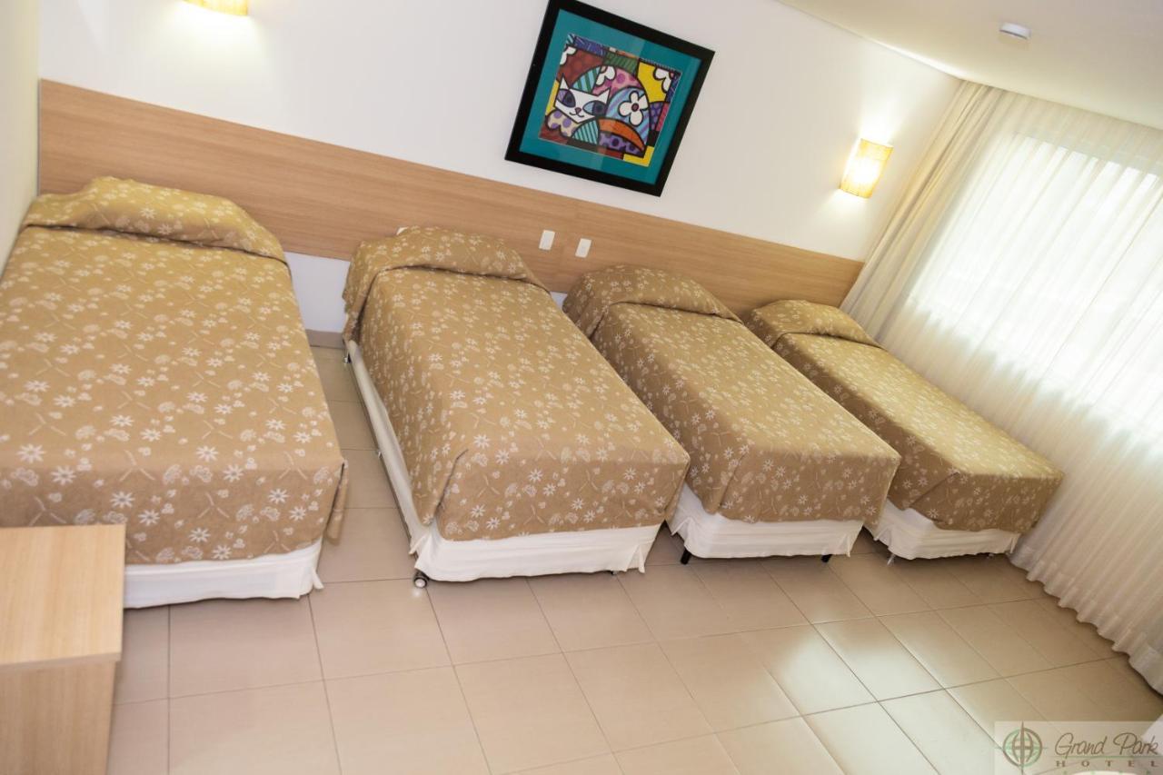 Hotel Grand Park กัมโปกรันเด ภายนอก รูปภาพ